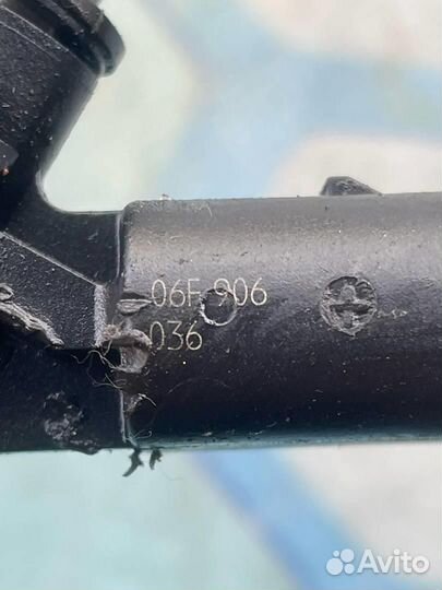 Форсунка топливная бензиновая 06F906036