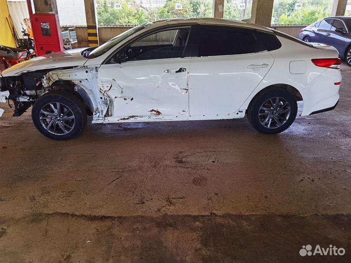 Kia Optima 2.0 AT, 2019, битый, 158 000 км