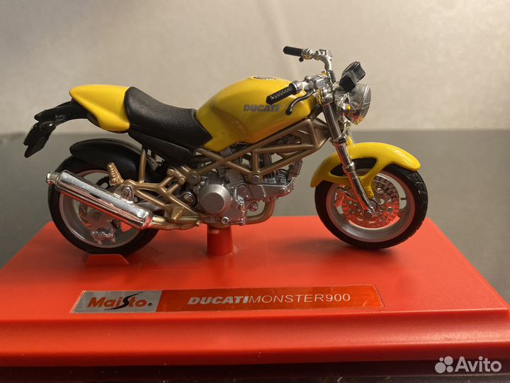 Модель мотоцикла Ducati Monster 900 (1:18)