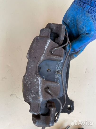 Суппорт тормозной передний левый Audi A4 B8