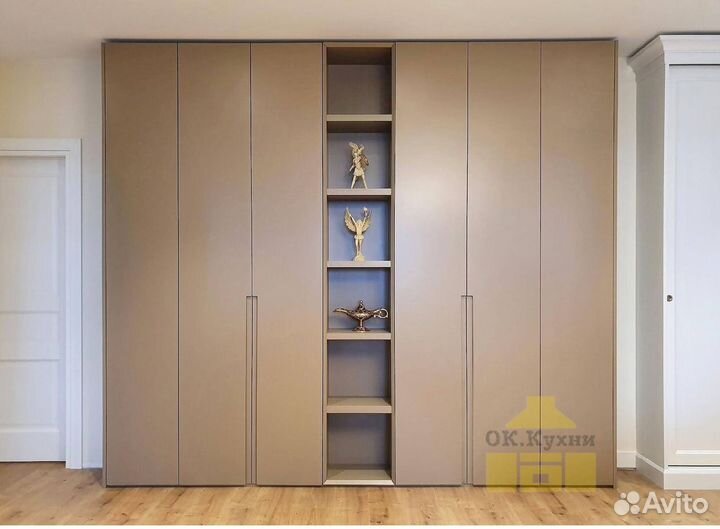 Шкаф с зеркалом