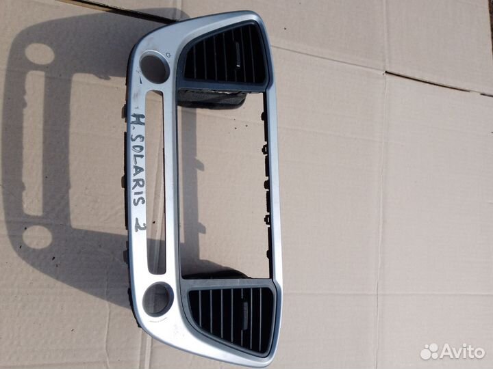 Рамка магнитолы Hyundai Solaris 2