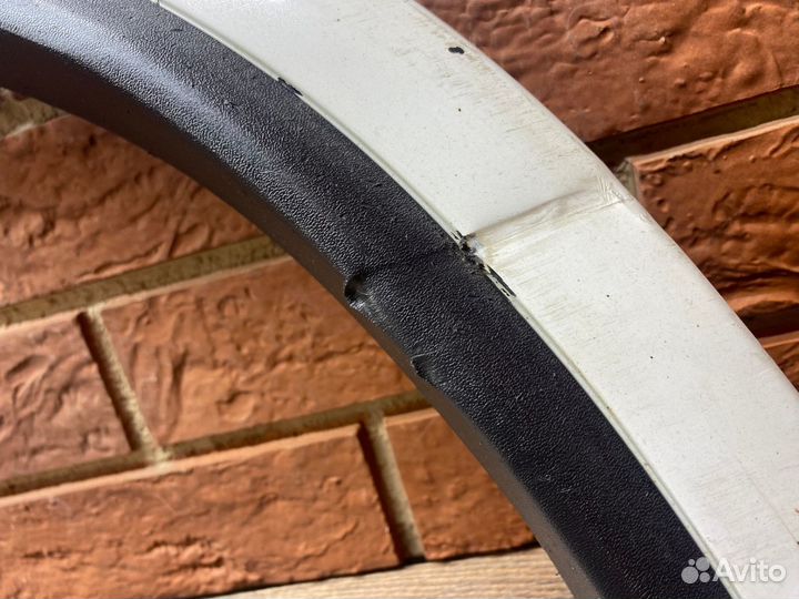 Накладка крыла заднего правого Volvo XC90 06-15