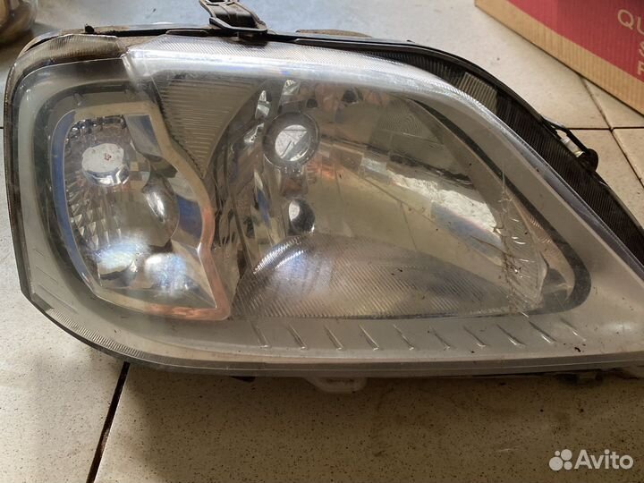 Передний правый фар logan 2005-2009 г оригинал