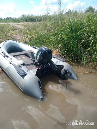 Лодочный мотор с лодкой