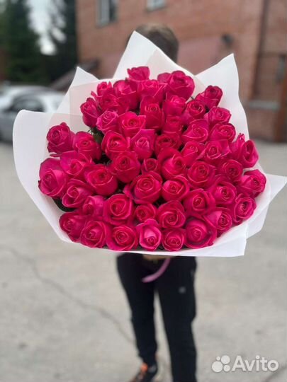 Букет роз 51 малиновые розы