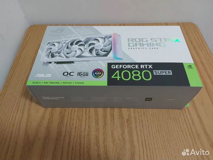 Asus rog strix rtx 4080/4080 super white