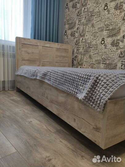 Кровать двухспальная с матрасом