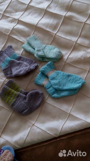 Вязаные носочки и рукавички для самых маленьких