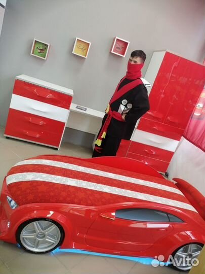 Красная кровать машинка объемная
