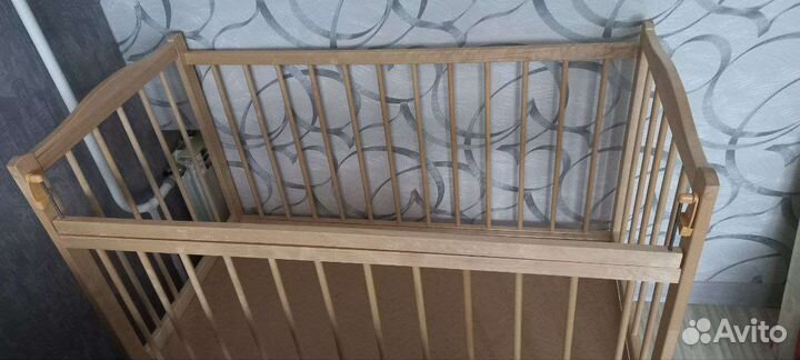 Детская кроватка с матрасом и бортиками
