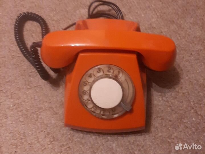Дисковый телефон советских времен