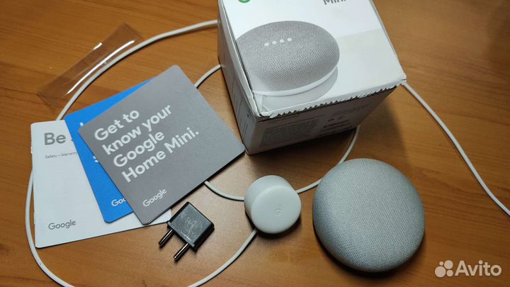Умная колонка Google Home Mini