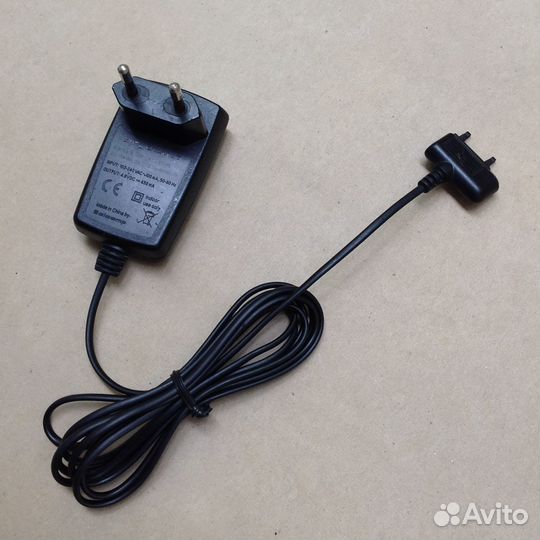 Зарядное устройство Sony Ericsson CST-60