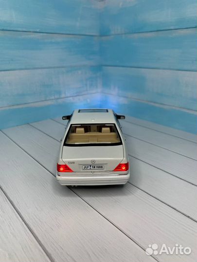Модель автомобиля Mercedes-Benz S320 (W140) металл