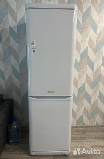 Холодильник ariston