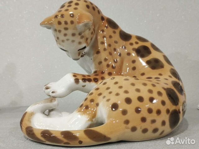 Фарфоровая статуэтка Леопард