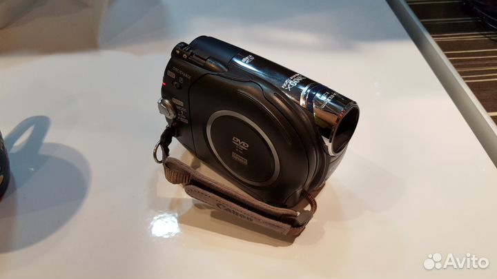 Видеокамера Canon DC301