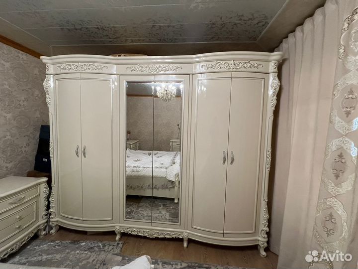 Спальный гарнитур