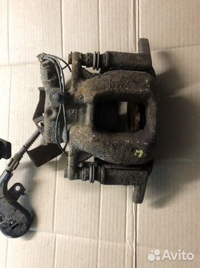 Суппорт передний левый Peugeot 407