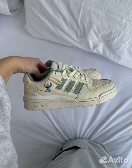 Кроссовки adidas forum low disney женские