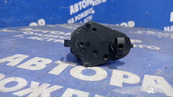 Моторчик заслонок отопителя Bmw E65 седан N62B44