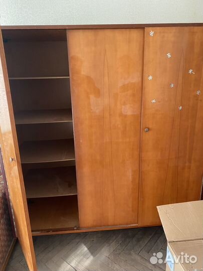 Шкаф