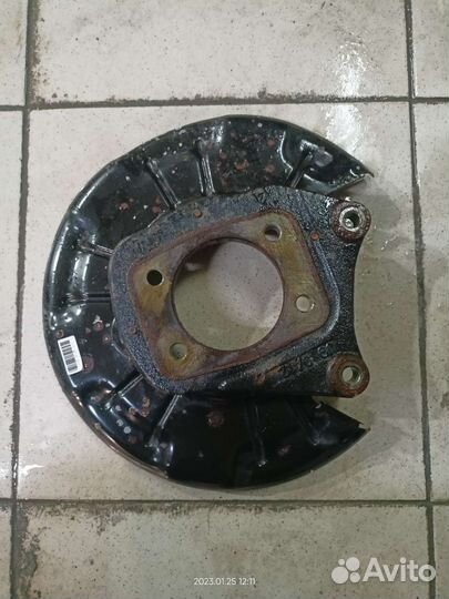 Задний левый пыльник тормозного диска Kia Soul 3