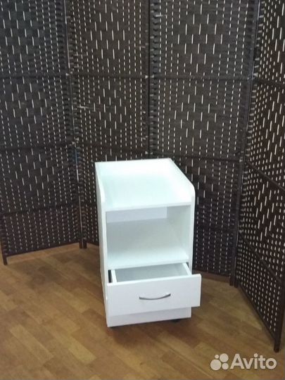 Косметологическая тележка / этажерка / столик