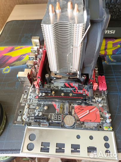 Материнская плата с процессором и памятью