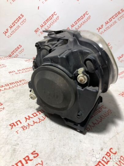 Фара галогеновая правая Volkswagen Golf 6