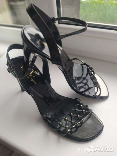 Босоножки лаковые, очень красиво смот