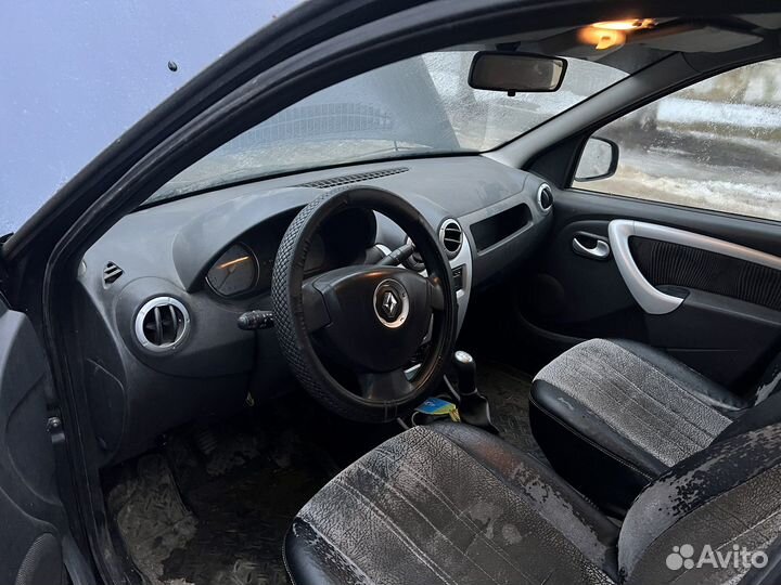 Пластик салона Рено логан