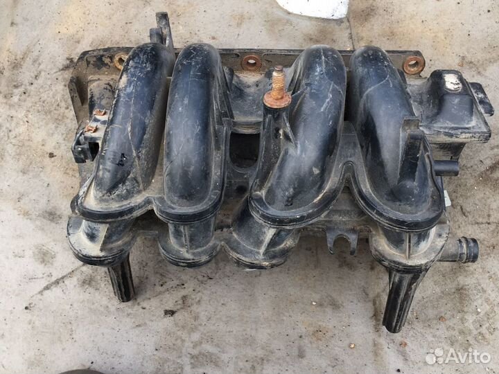 Коллектор впускной Рено Логан Renault Logan