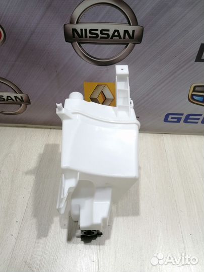 Бачок омывателя Nissan juke F15