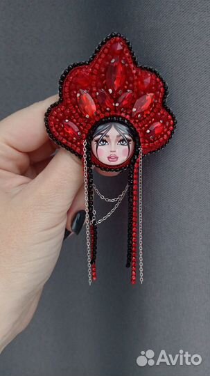 Брошь-матрёшка