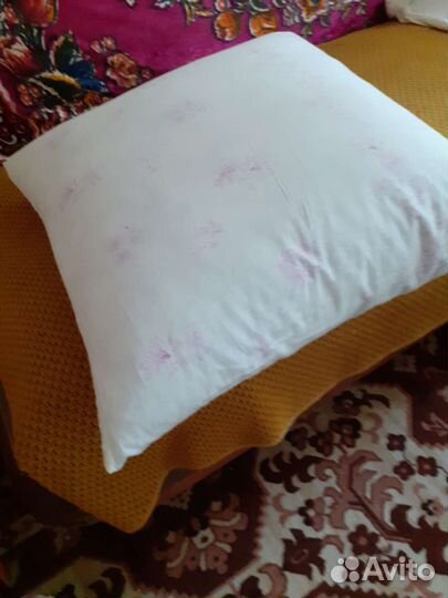 Подушка перьевая, в отличном состоянии