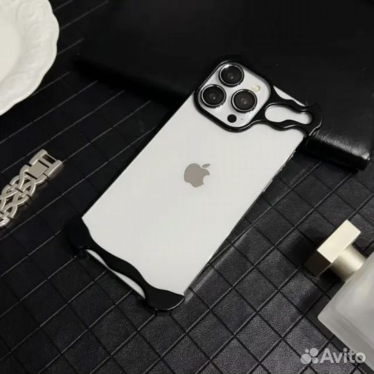 Металлический чехол на iPhone 14/15/16