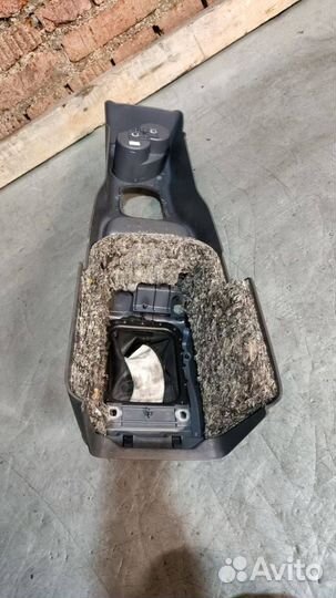 Консоль салона (центральная часть) Ford