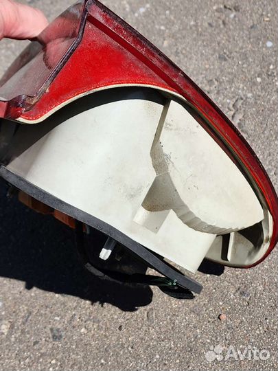 Фара задняя правая внешняя Mitsubishi Carisma