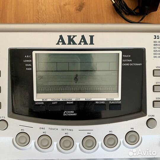 Синтезатор Akai ekb-6122