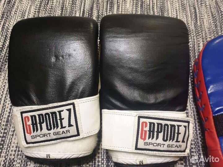Боксерские перчатки и щетки