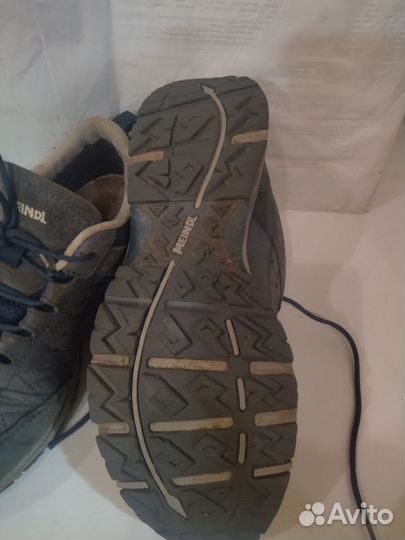 Продам трекинговые ботинки