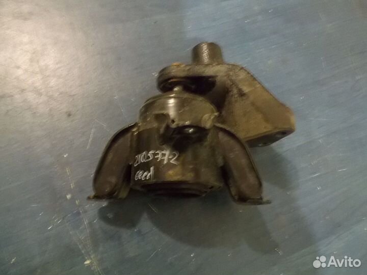 Опора двигателя правая (Kia Ceed)