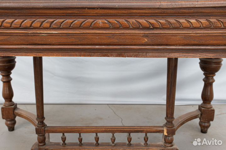 Антикварный обеденный стол из массива