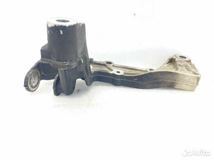 Кронштейн передний левый Volkswagen Golf 6 1.4