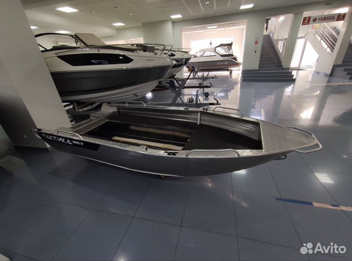 Лодка Тактика 390 Р