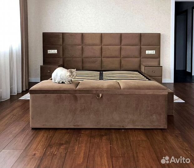 Кровать с мягким изголовьем