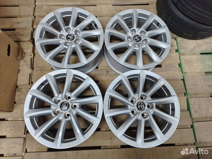 Toyota Camry V70 оригинал R17