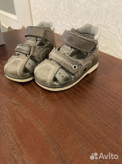 Кроссовки и сандали котофей